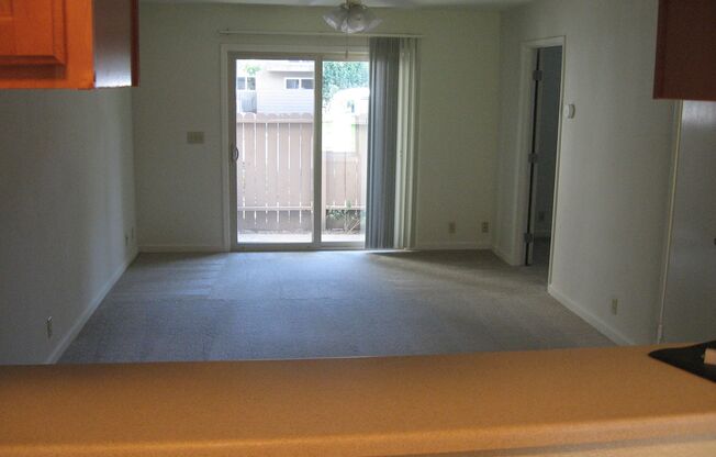 2 beds, 1 bath, 844 sqft, $2,075, Unit 416