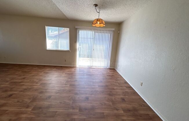 3 beds, 2 baths, $1,025