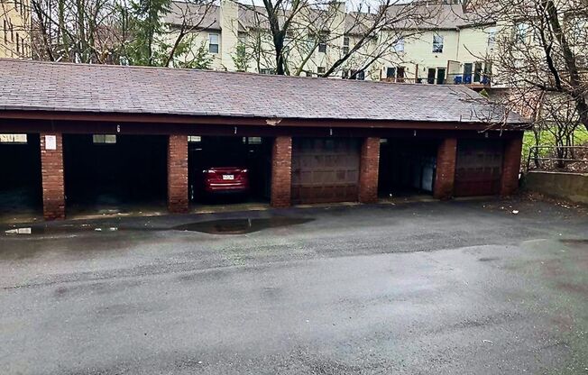 *** Spacious 1 Bedroom Apartments in the Heart of Mt. Lebanon * Pet Friendly  * Walk to the T * Available Now ***