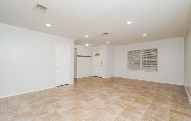 Large 5 Bedroom! $250 off the first full month!