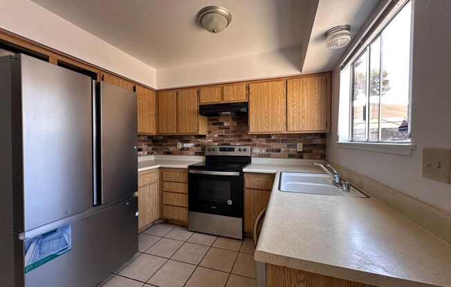2 beds, 1.5 baths, $1,250, Unit # #B