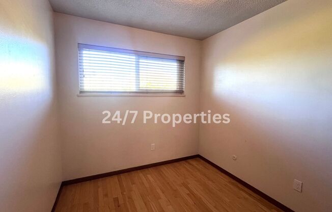 2 beds, 1 bath, $1,370, Unit 04