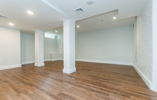 34 UPHAM AVE