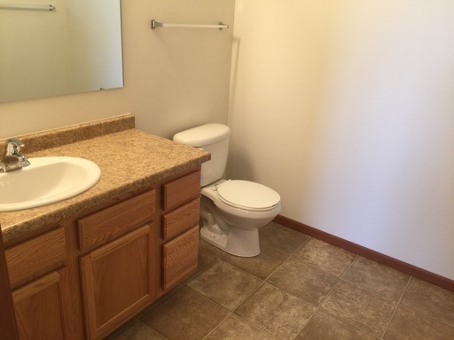 2 beds, 2 baths, 985 sqft, $1,025, Unit 216
