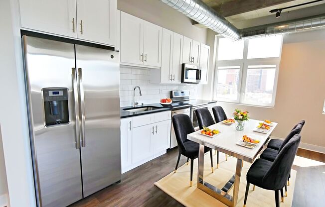 2 beds, 2 baths, 975 sqft, $3,900, Unit 3833-712