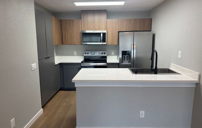 2 beds, 1 bath, 821 sqft, $2,820, Unit F006