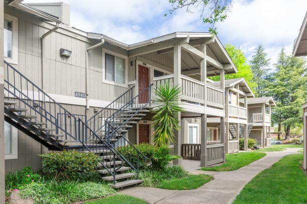 Courtyard With Green Space at Aspen Park Apartments, Sacramento, 95823