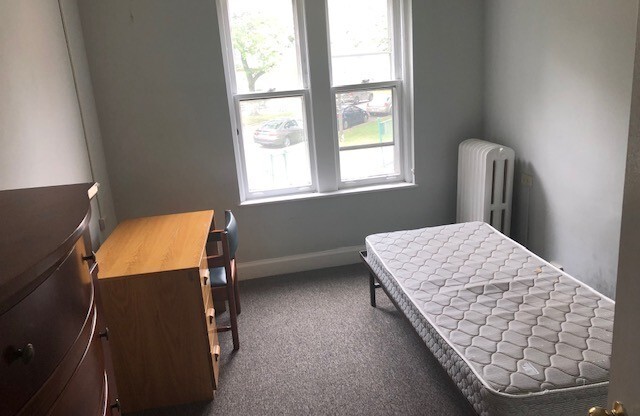 3 beds, 2 baths, 1,200 sqft, $1,998, Unit 160