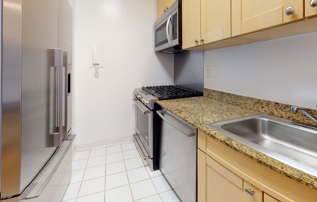 1 bed, 1 bath, $4,300, Unit 15B