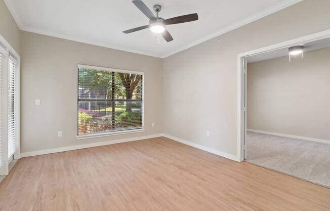 Living Area With Ceiling Fan at The Canyons Apartments, Fort Worth, Texas