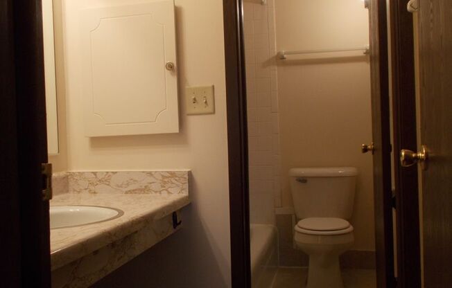 2 beds, 1 bath, 875 sqft, $1,144, Unit 7972 - 201