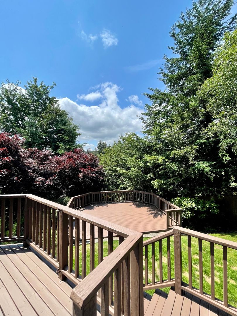 Walk to the Ferry From this Meticulously Cared for home in Kingston!