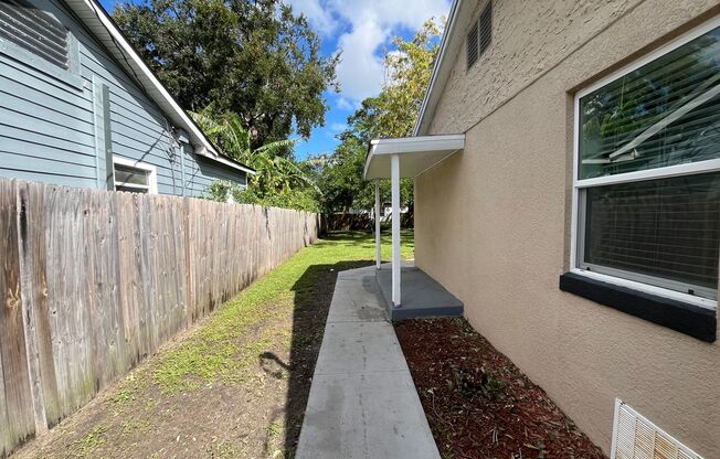 2/2 Single Family Home in Orlando