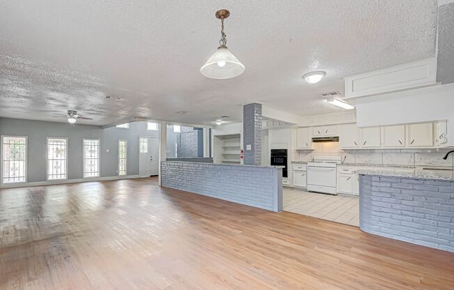 Affordable spacious 4bed/2bath single-family house!