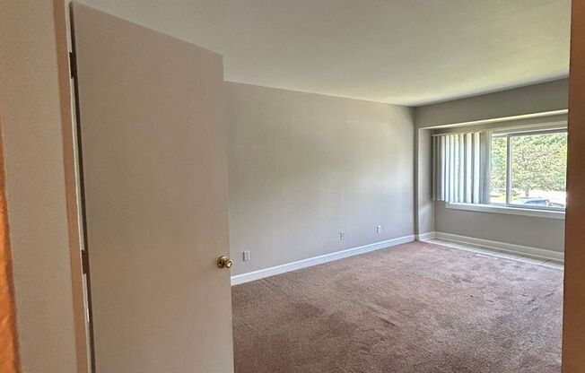 3 beds, 2.5 baths, 1,636 sqft, $1,379, Unit 729