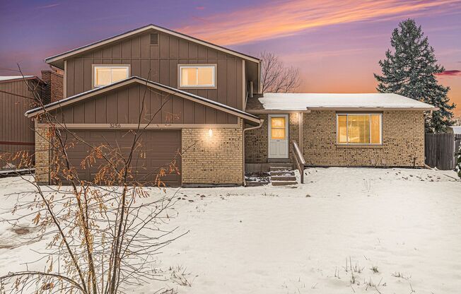 3 bedroom 2.5 bathroom in Heather Ridge!