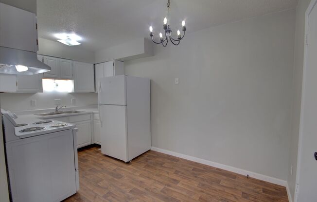 2 beds, 1 bath, 750 sqft, $795, Unit Apt 7