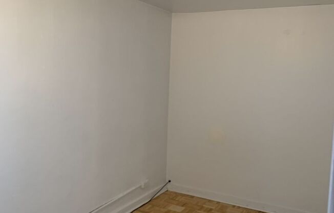 2 beds, 1 bath, $1,710, Unit 317B