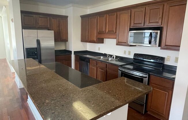 2BD/2BA Condo located Downtown! RENT SPECIAL: 1 MONTH FREE FOR A 13 Month LEASE