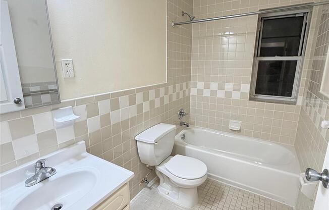 3 beds, 1 bath, 1,097 sqft, $3,300, Unit 3Fl