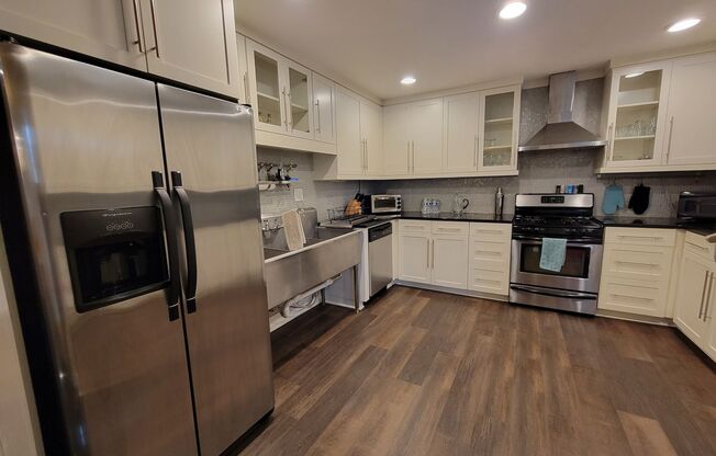 Spacious and newly renovated 3 bed 2 bath on Boulevard!