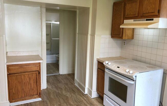 2 beds, 1 bath, 1,008 sqft, $875, Unit down