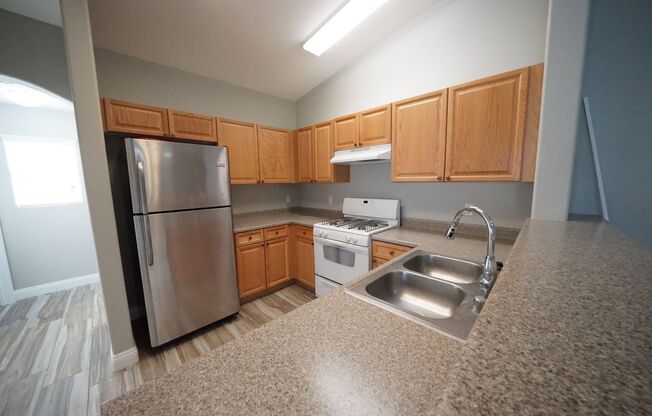 2 beds, 2 baths, $1,595, Unit Parcel #: 176-20-713-325