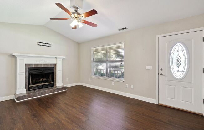 READY FOR MOVE IN! 3/ 2 Home for Rent