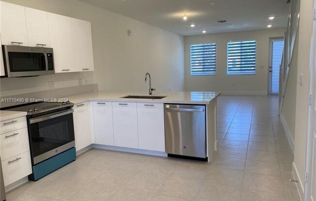 3 beds, 2 baths, 1,322 sqft, $3,400, Unit 10300 NW 66th St appt 109 (A11710490)