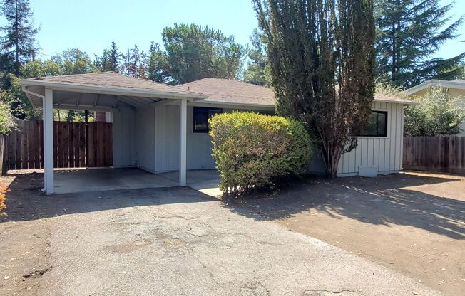 Cute Single Family Home, Newer kitchen, New Bathroom, Fresh Paint, Vaulted Ceilings, Large Yard!