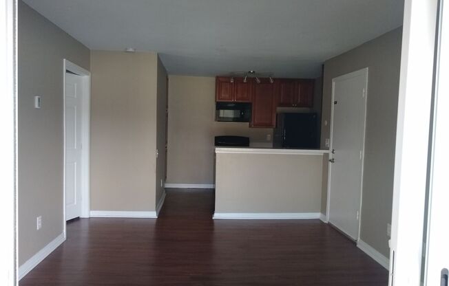 2 beds, 1 bath, 880 sqft, $2,568, Unit 044