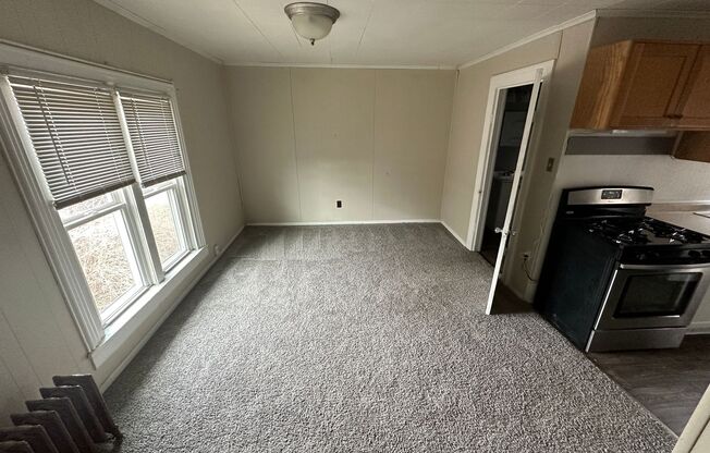 2 beds, 1 bath, $975, Unit Apt #2