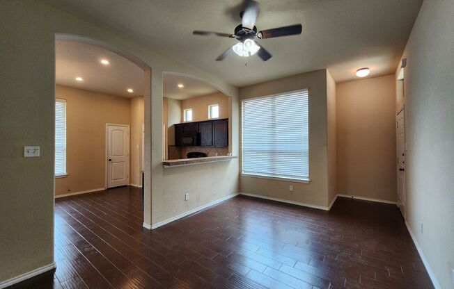 3/2.5/2  Off HWY 46/ Close to IH 35 /  Fenced in Backyard / Wood-Like Tile Flooring & Carpet Mix /CISD