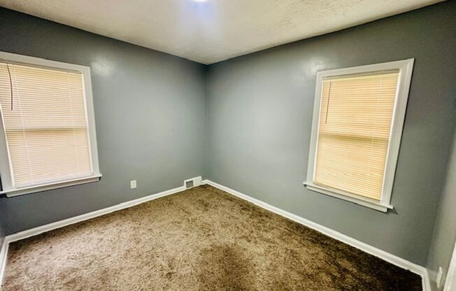 2 beds, 1 bath, $1,100