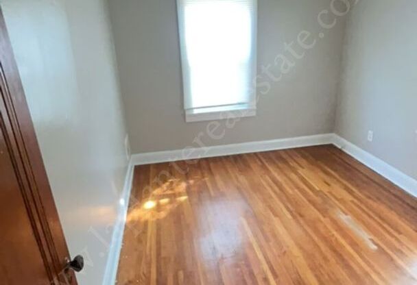 3 beds, 1 bath, $1,300