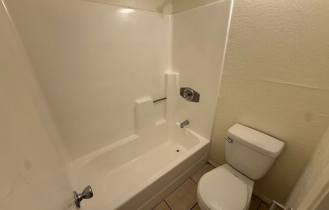1 bed, 1 bath, 570 sqft, $899, Unit 16621-43