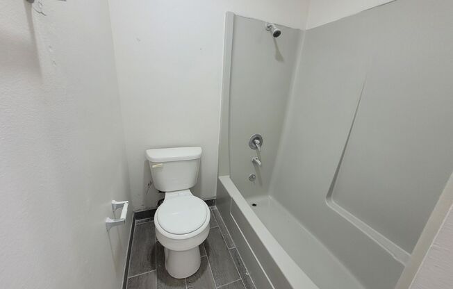 1 bed, 1 bath, 580 sqft, $850, Unit 210