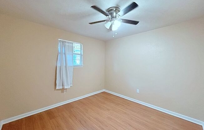 3 beds, 1 bath, $1,100