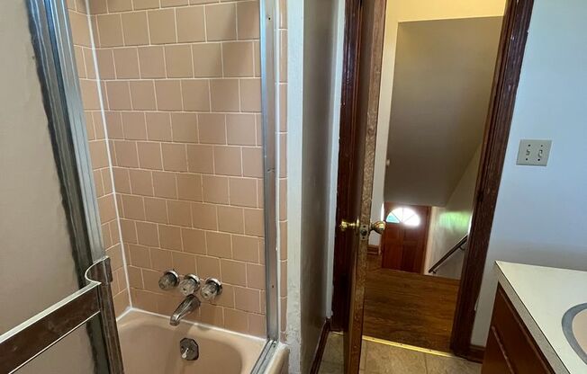 2 beds, 1 bath, 903 sqft, $1,240, Unit G-4