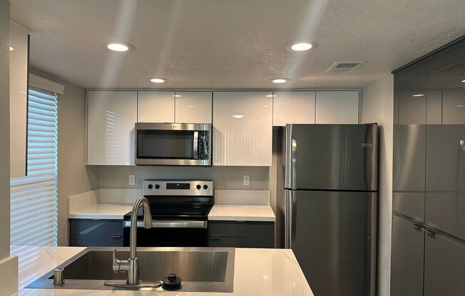 2 beds, 2 baths, 986 sqft, $2,495, Unit 528