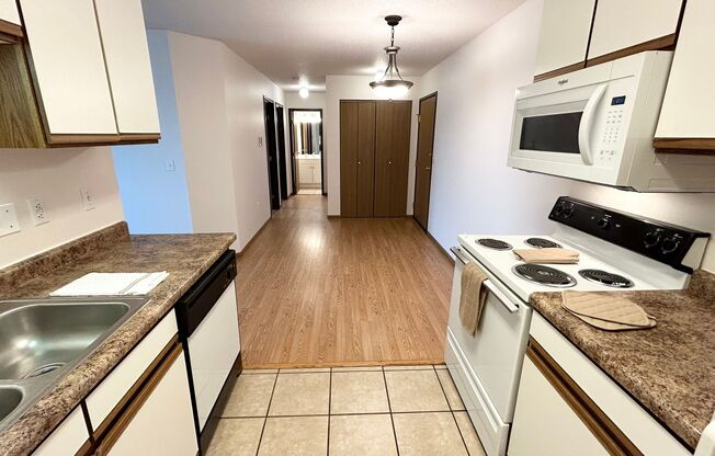 2 beds, 1 bath, 795 sqft, $865, Unit 1430-303