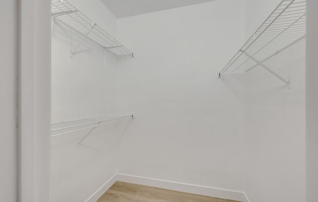 3 beds, 2 baths, $1,700, Unit # 2061