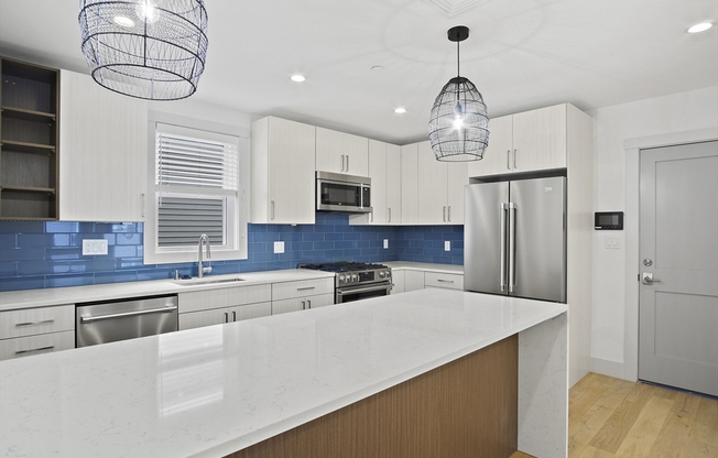 26 CRES AVE
