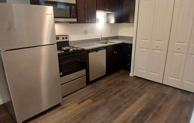 2 beds, 1 bath, 800 sqft, $1,095, Unit 190103