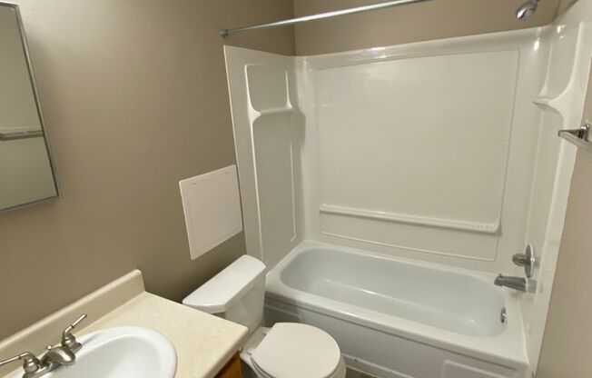 2 beds, 1 bath, 869 sqft, $1,139, Unit 2872B