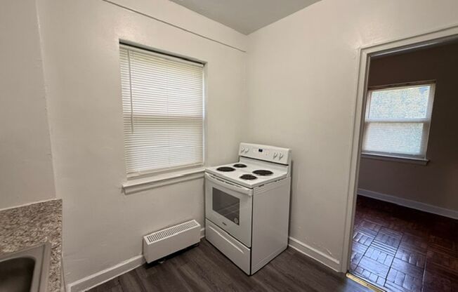 1 bed, 1 bath, 653 sqft, $900, Unit B62