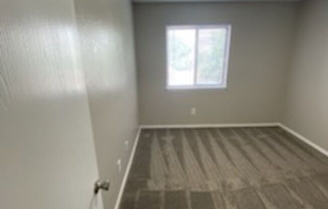 2 beds, 1 bath, 1,105 sqft, $875, Unit 2703-304