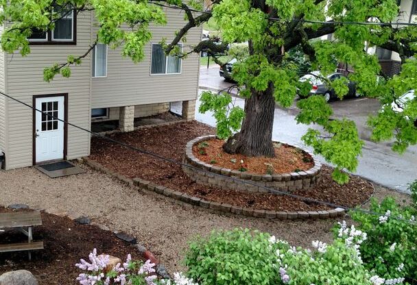 Classic Vintage apartments in Fantastic Midway location