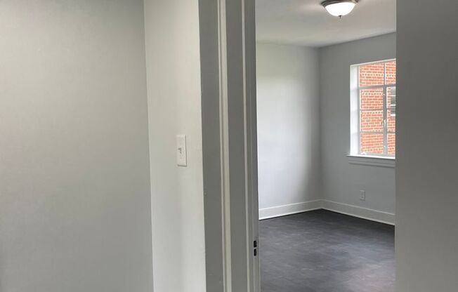 2 beds, 1 bath, $1,175, Unit 5