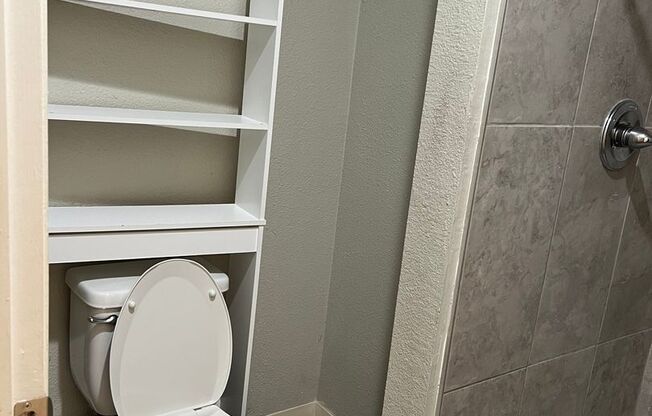 2 beds, 2 baths, 950 sqft, $1,600, Unit 85